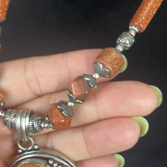 Vintage Summer necklace, sparkly brown Medallion, Pendant, Large & Small Beads - Picture 6 of 11